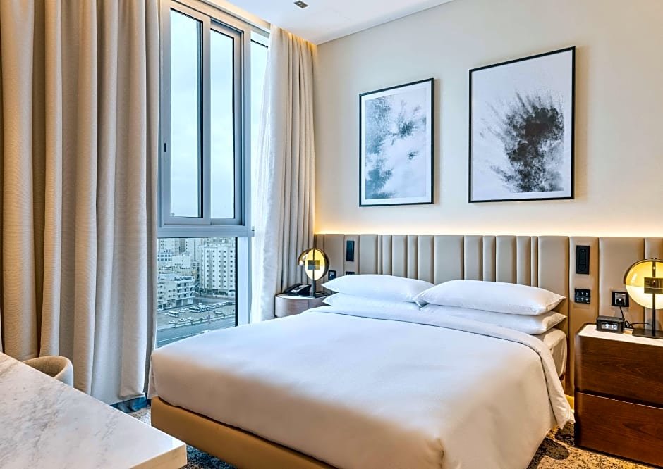 Люкс c 1 комнатой с видом на море Embassy Suites By Hilton Doha Old Town