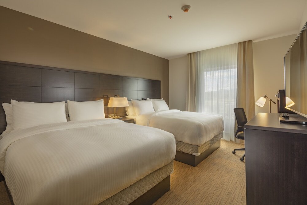 Номер Standard с 2 комнатами Staybridge Suites - Saltillo, an IHG Hotel