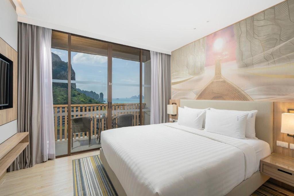Двухместный номер Standard с балконом и с видом на море Holiday Inn Resort Krabi Ao Nang Beach, an IHG Hotel