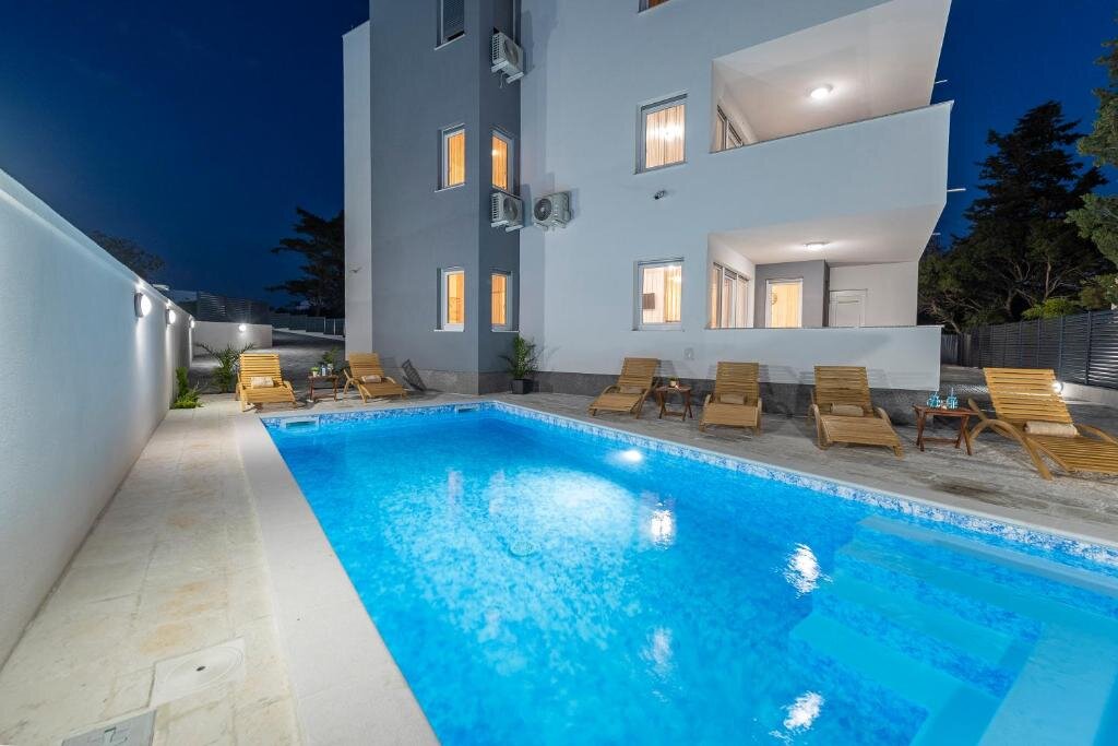 Appartement Villa Star 1 a centrally located ap. with a pool