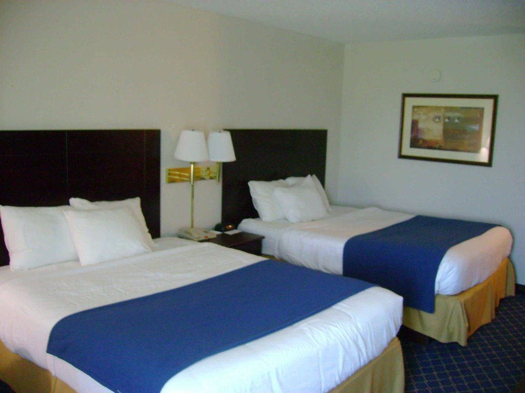 Standard Quadruple room Comfort Inn & Suites Tipp City - I-75