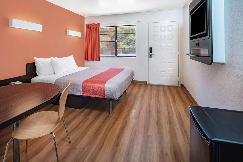 Deluxe Vierer Zimmer Motel 6-Thousand Oaks, CA