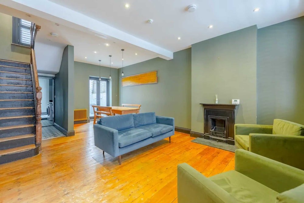 Hütte Inviting 4BD With Private Patio - Bethnal Green