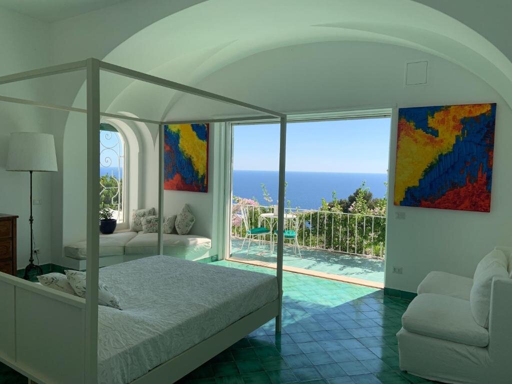 Camera doppia Deluxe con balcone e con vista mare Il Carrubo Capri