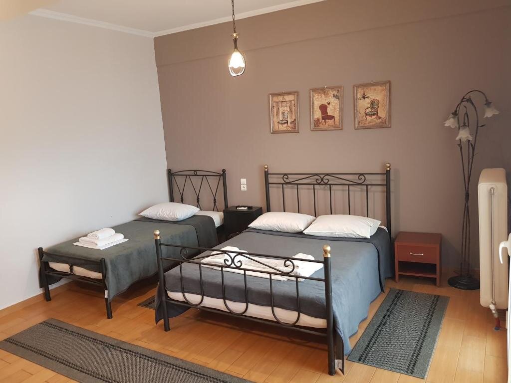 Standard Quadruple room Exarchos Guest House