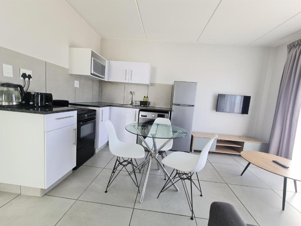 2 Bedrooms Deluxe Apartment MINT Express Sandton View