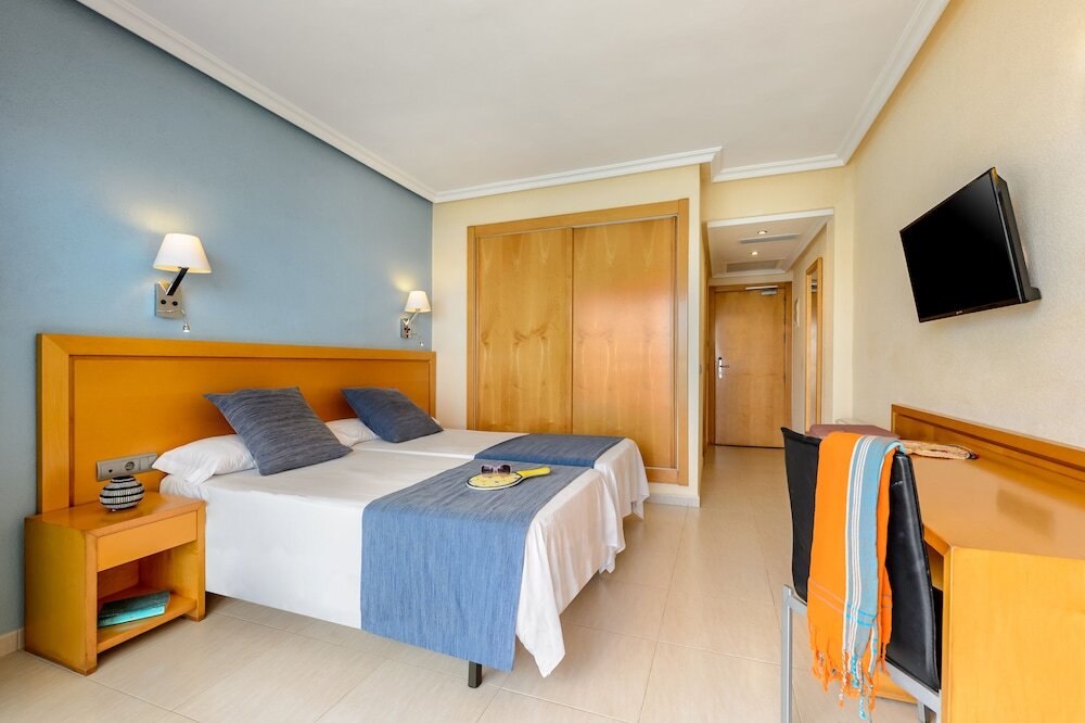 Standard Double room with balcony and with sea view Hotel Vibra s'Estanyol