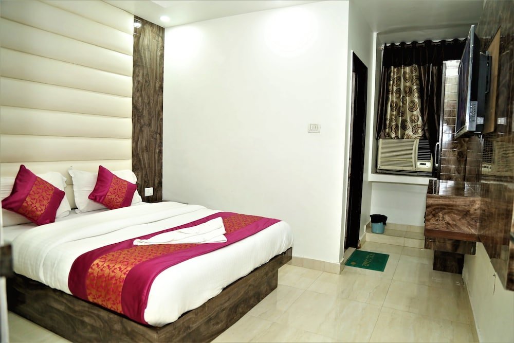 Deluxe Double room with city view Hotel Legend International - Near New Delhi Railway Station