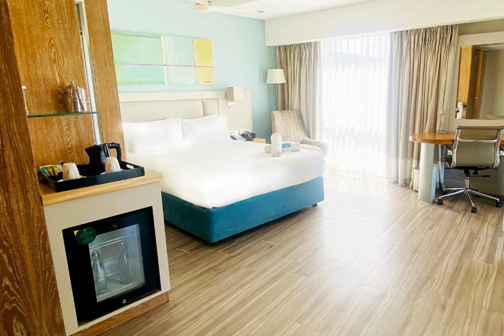 Двухместный номер Premium с балконом Holiday Inn Mauritius Mon Trésor, an IHG Hotel