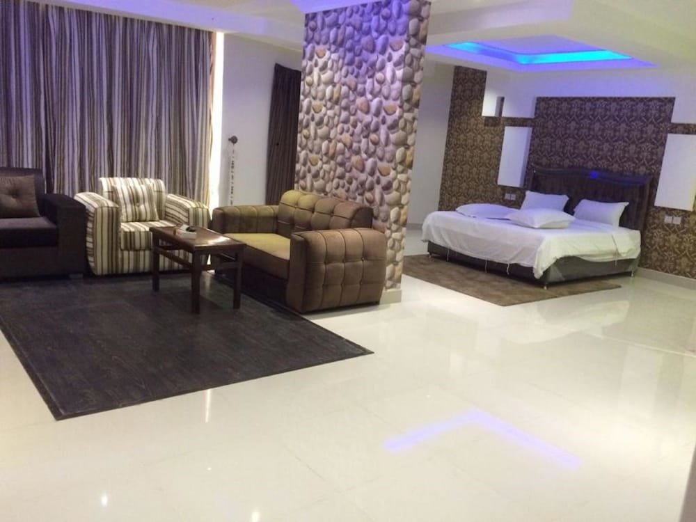 Suite Royal Abhaa Al- Qusur 2 Furnished Apartments