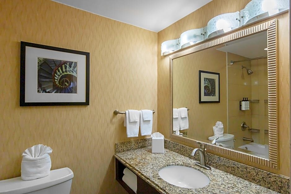 Двухместный номер Premium Crowne Plaza Boston - Woburn, an IHG Hotel