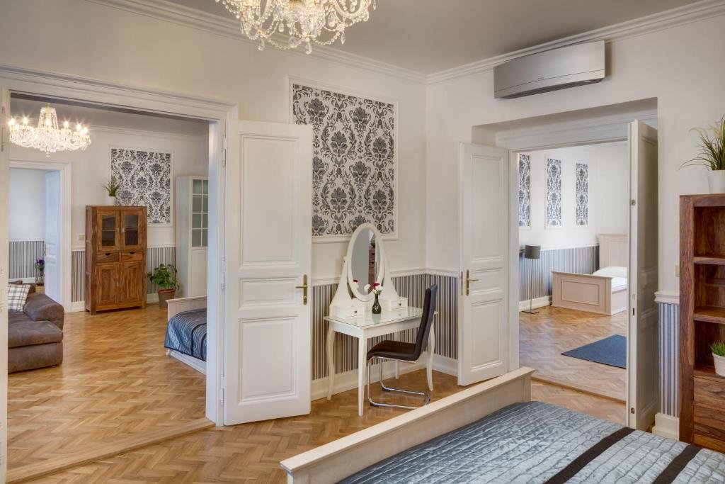 Апартаменты Veleslavinova Apartment