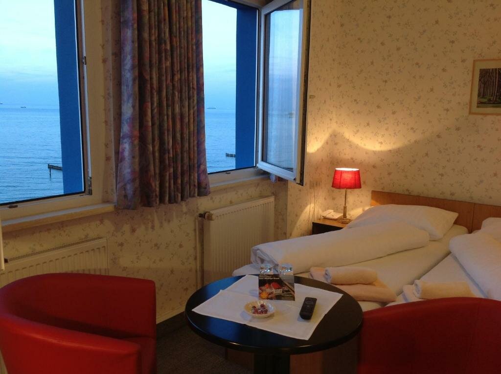 Standard Doppel Zimmer mit Meerblick Hotel Nienhäger Strand