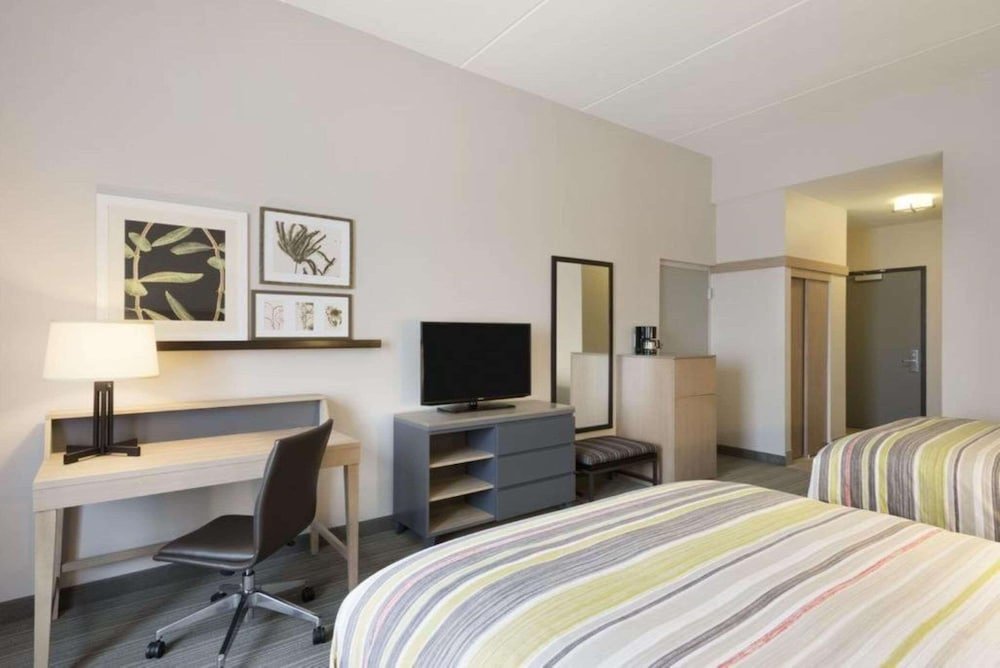 Четырёхместный номер Standard Country Inn & Suites by Radisson, Green Bay East, WI