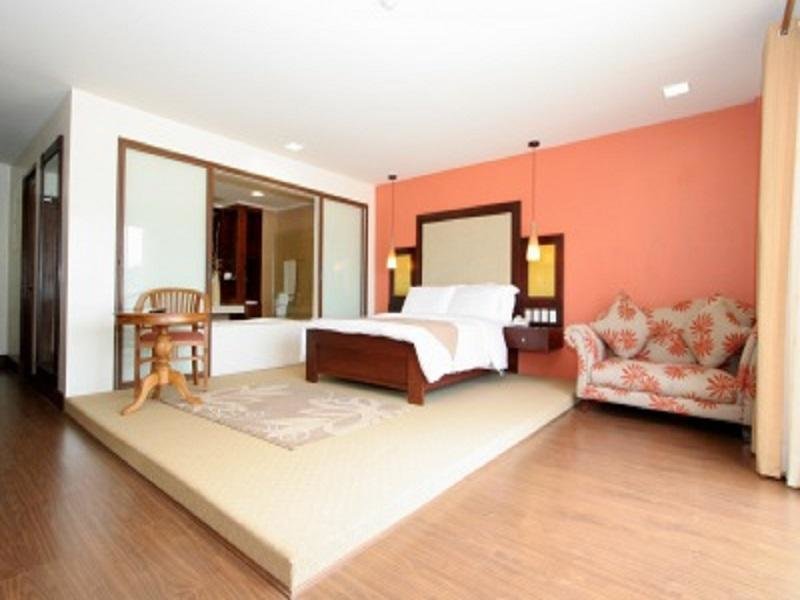 Полулюкс Coron Gateway Hotel & Suites