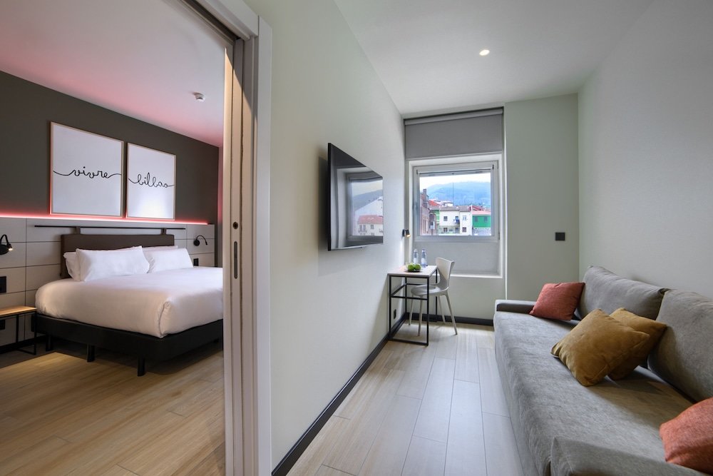 Четырёхместный семейный номер Standard Hotel Bed4U Bilbao
