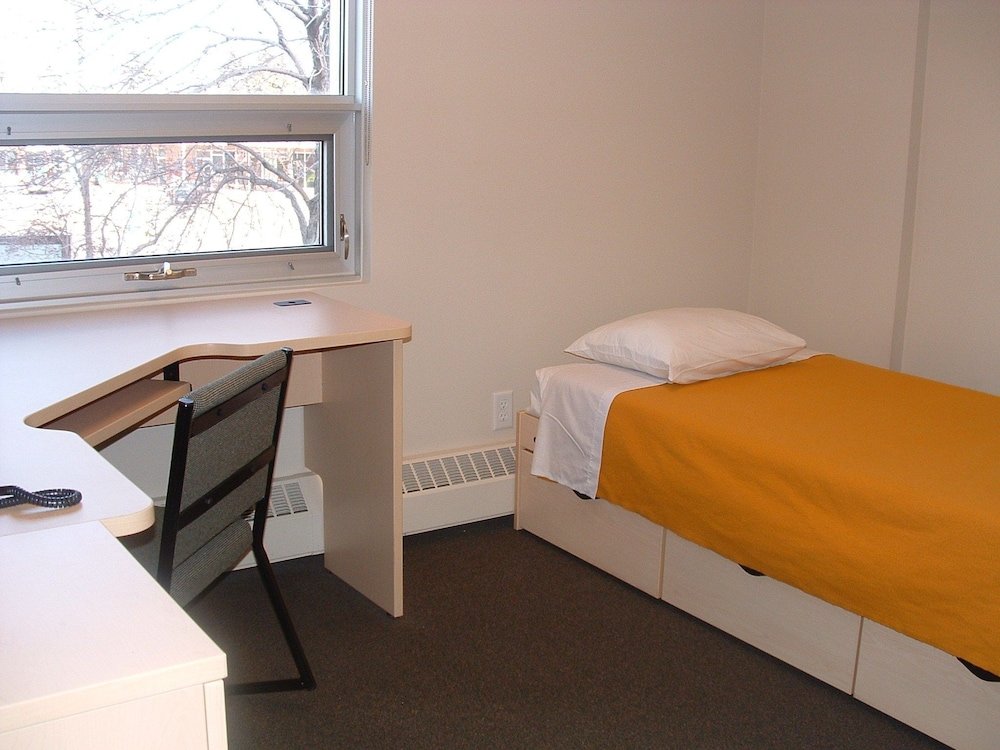 Кровать в общем номере University of Alberta - Hotel