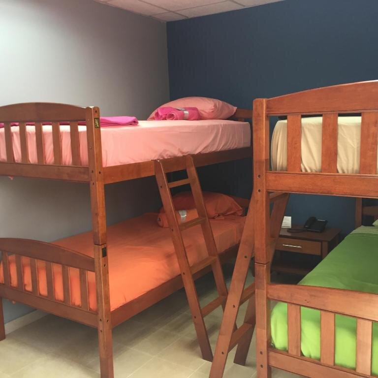 Кровать в общем номере (женский номер) Panama Hat Hostel