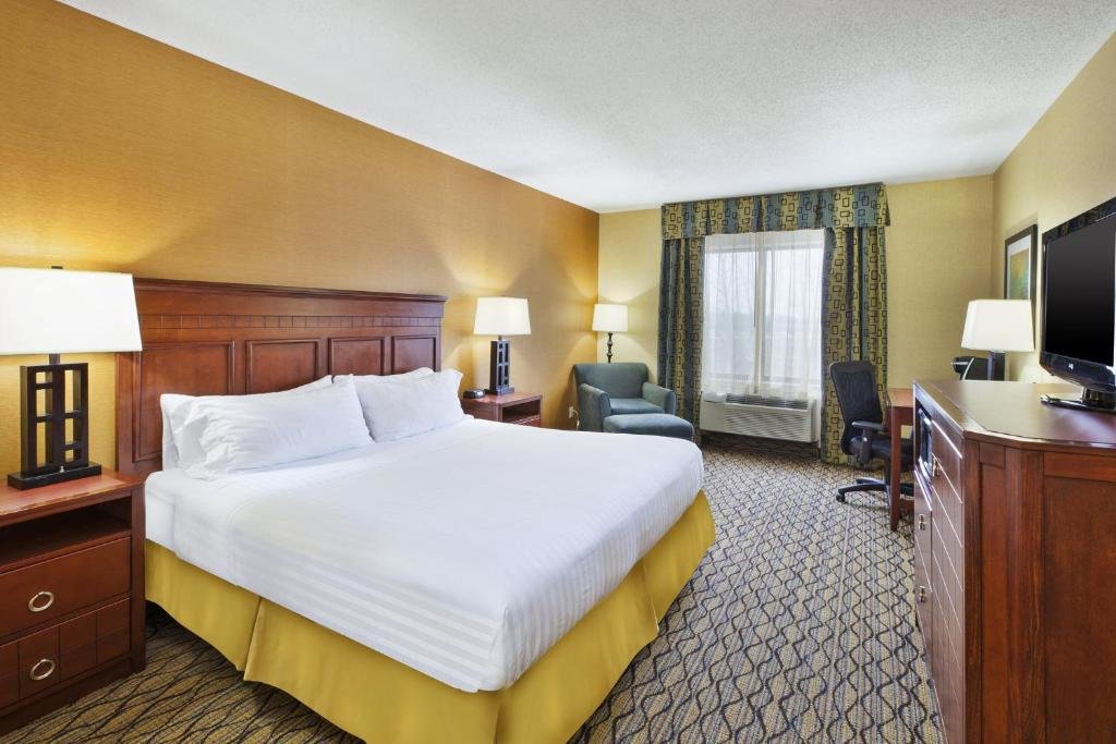 Standard Zimmer Holiday Inn Express Hotel & Suites