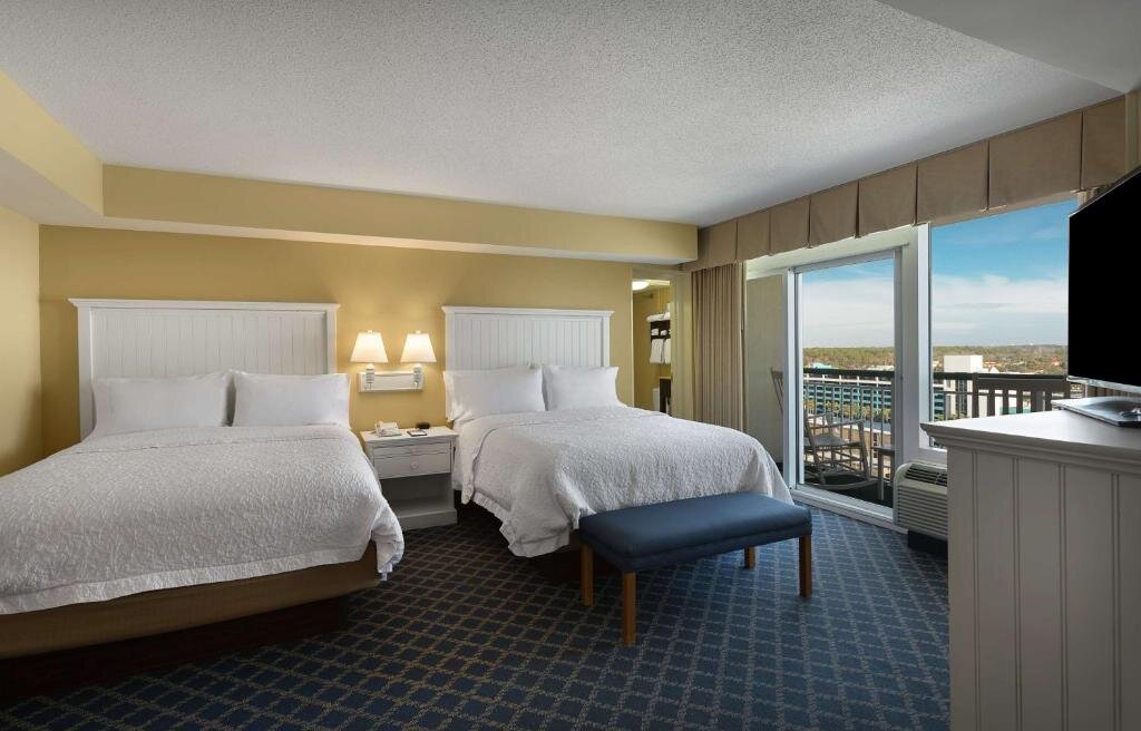 Четырёхместный номер Hampton Inn & Suites Myrtle Beach Oceanfront