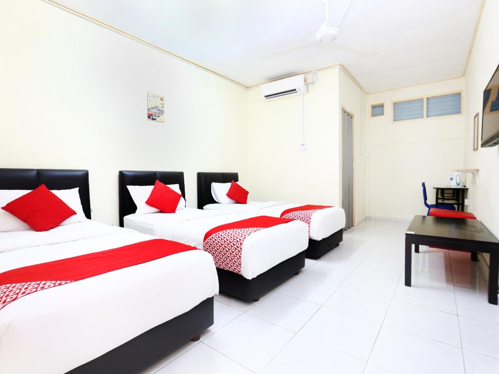 Трёхместный номер Standard Super OYO 89640 Hotel Pelangi Marang