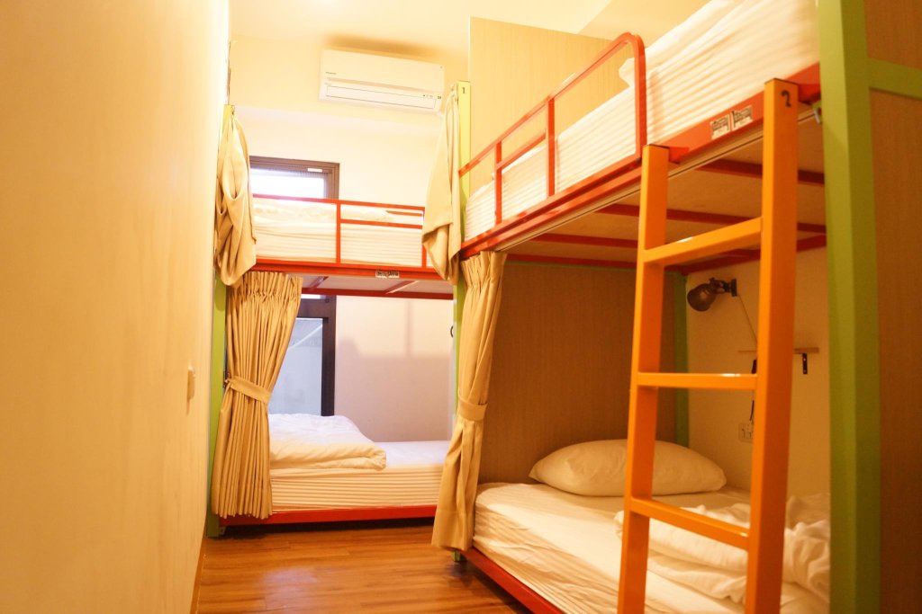 Кровать в общем номере (мужской номер) Trip GG Hostel