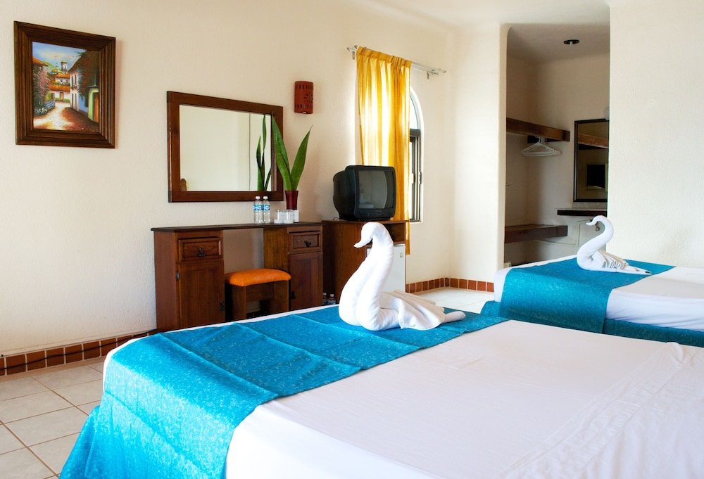 Четырёхместный номер Standard с балконом Pelicano Inn Playa del Carmen - Beachfront Hotel
