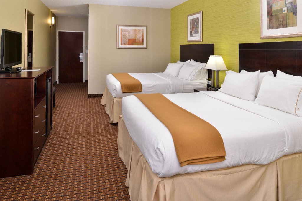 Двухместный номер Standard Holiday Inn Express Hotel & Suites Indianapolis W - Airport Area, an IHG Hotel