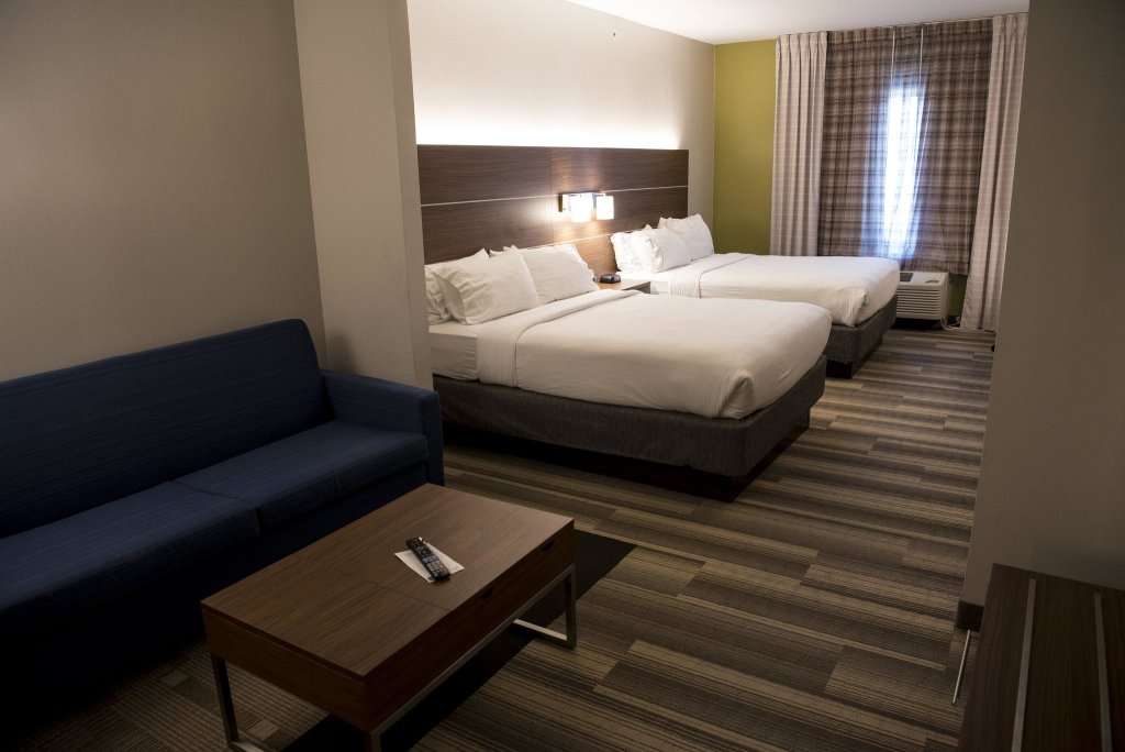 Quadruple suite Holiday Inn Express Hotel & Suites Lexington-Downtown University, an IHG Hotel
