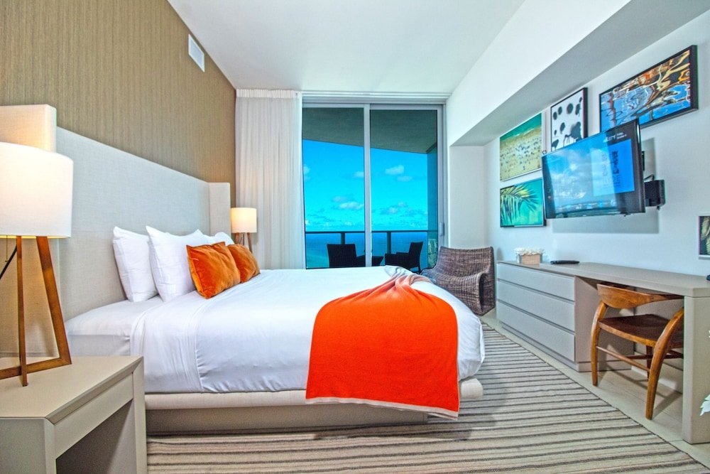 1 Bedroom Family Suite with partial ocean view Hyde Beach Resort Rentals