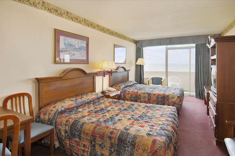 Standard Double room oceanfront Days Inn