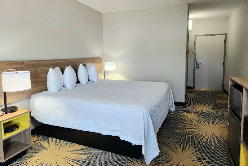 Suite Days Inn by Wyndham LaPlace- New Orleans