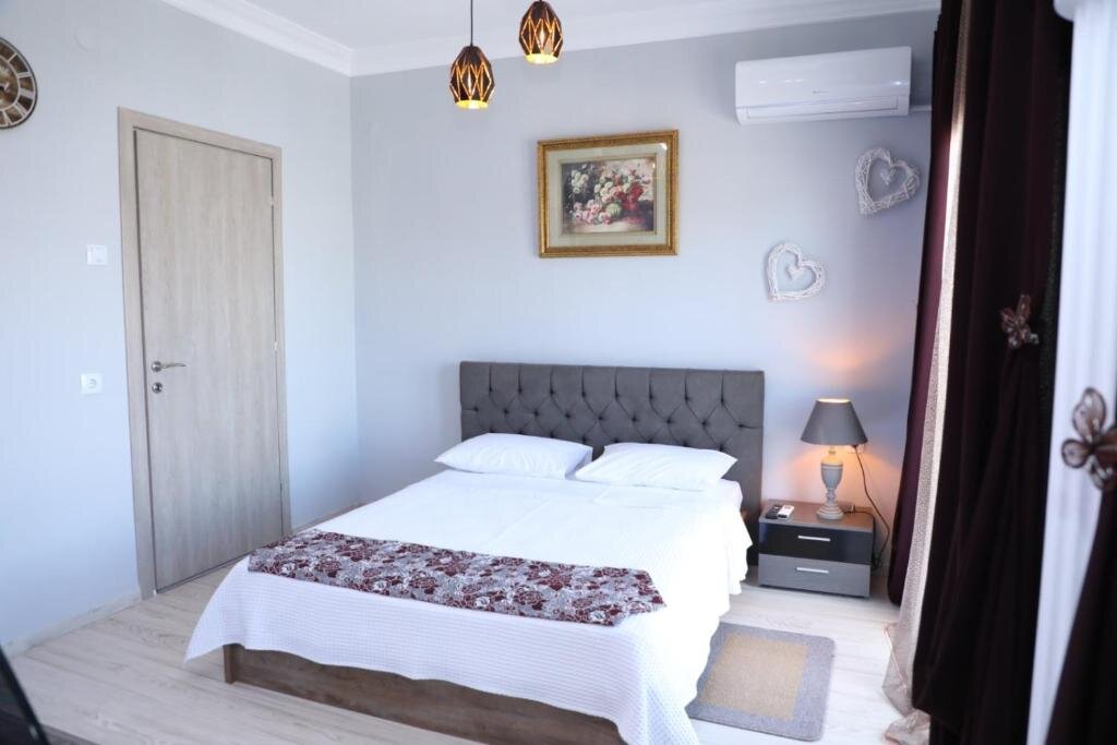 Standard Doppel Zimmer mit Balkon Rental rooms thessaloniki