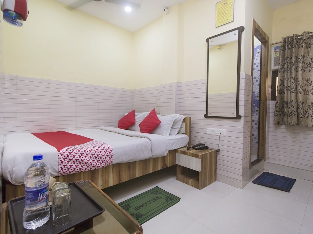 Standard Double room OYO 16792 Bidhan Plaza
