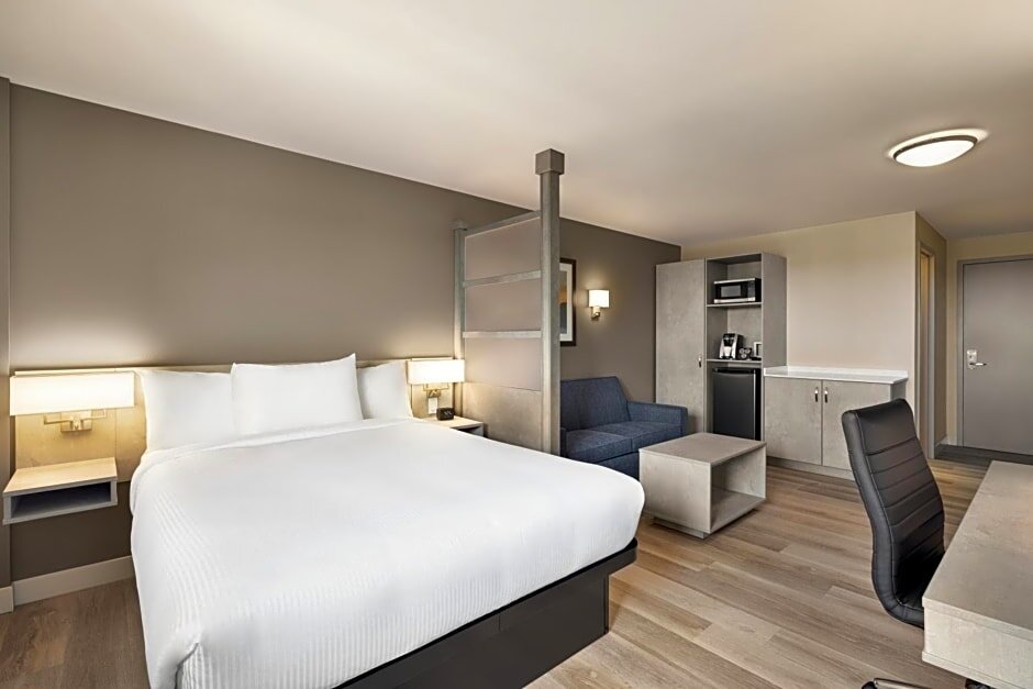 Номер Business Microtel Inn & Suites Montreal Airport-Dorval QC