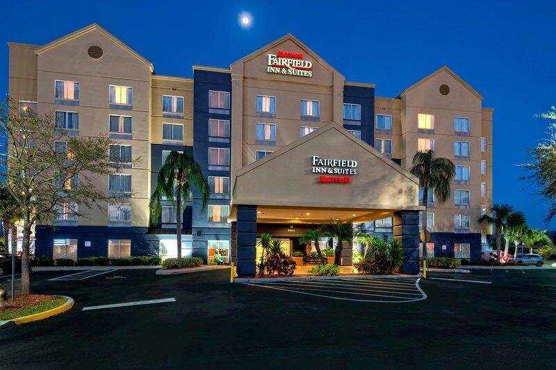 Люкс Fairfield Inn and Suites by Marriott Orlando Near Universal Orlando