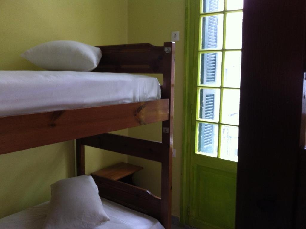Кровать в общем номере Zeus Hostel
