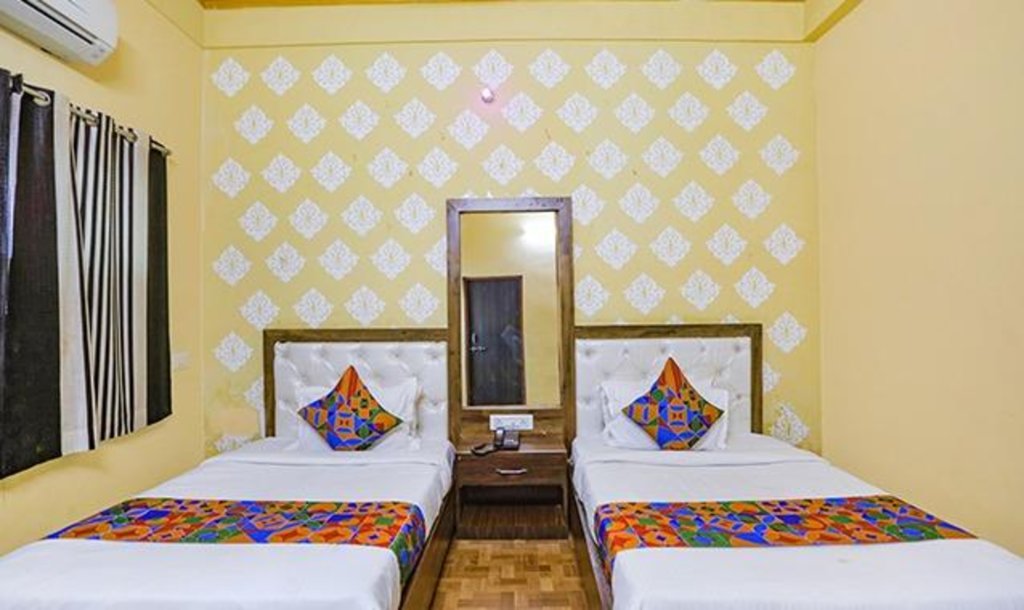 Deluxe room FabHotel Shivam Palace