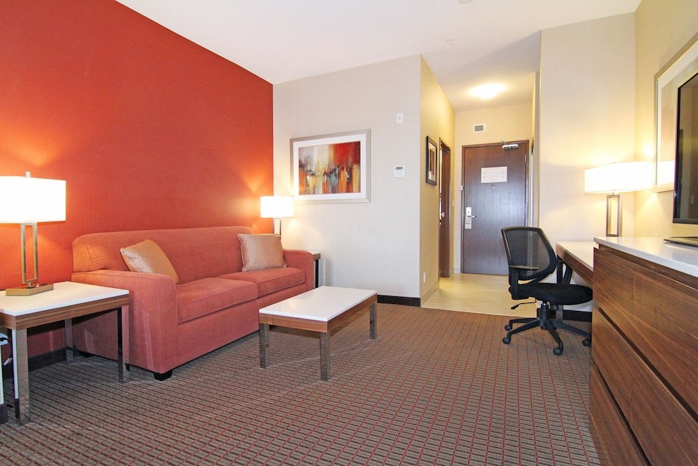 Люкс Holiday Inn Express and Suites Calgary University, an IHG Hotel