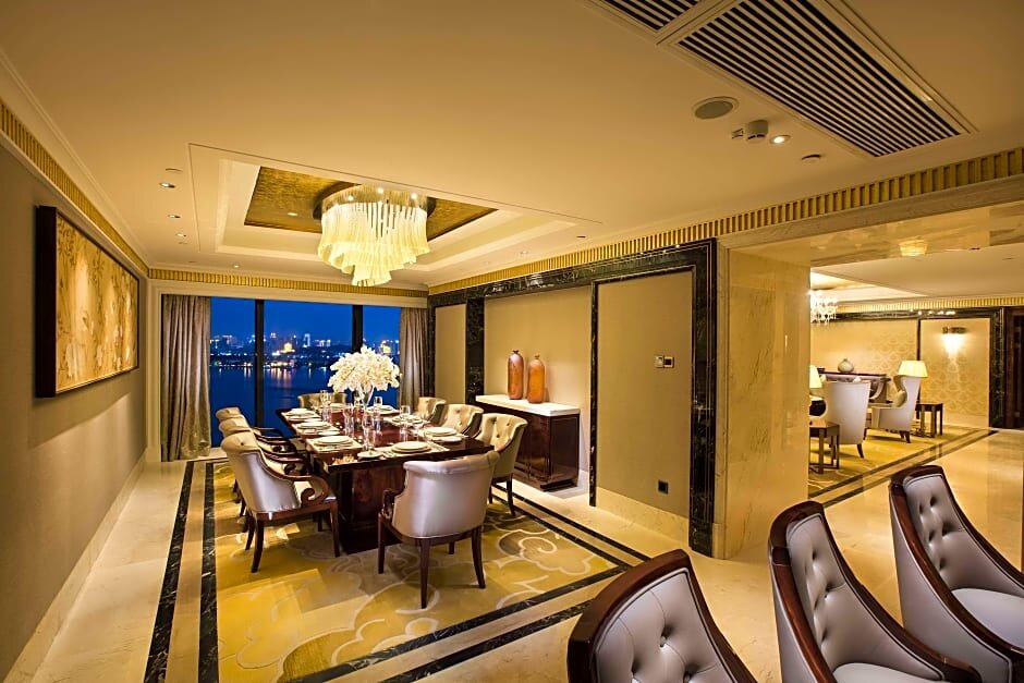 Люкс Hilton Wuhan Yangtze Riverside