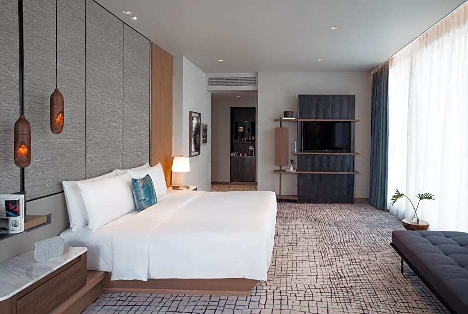 Двухместный люкс Kimpton Maa-Lai Bangkok, an IHG Hotel