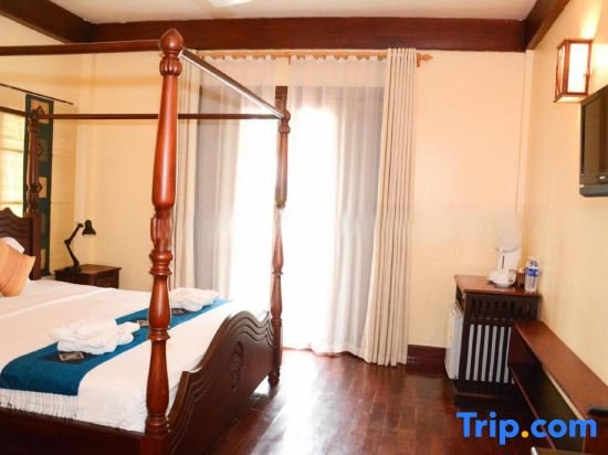 Deluxe triple chambre avec balcon Hotel Villa Deux Rivieres 2