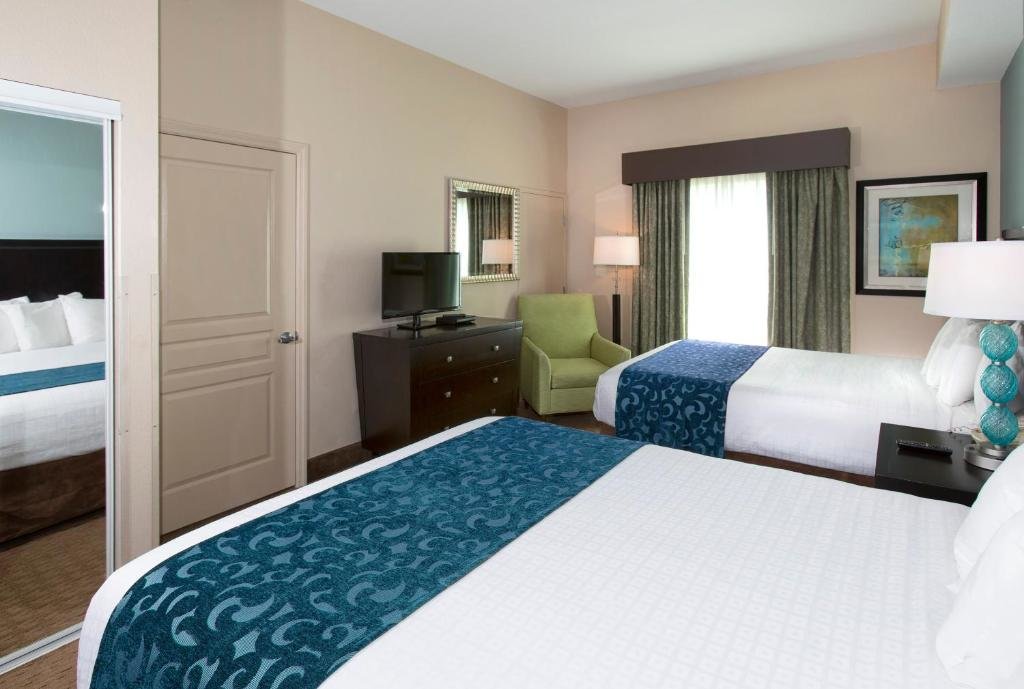 Четырёхместный люкс c 1 комнатой Hawthorn Suites by Wyndham Lake Buena Vista, a staySky Hotel & Resort