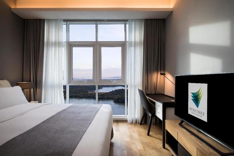 Standard room with balcony Pinetree Marina Resort