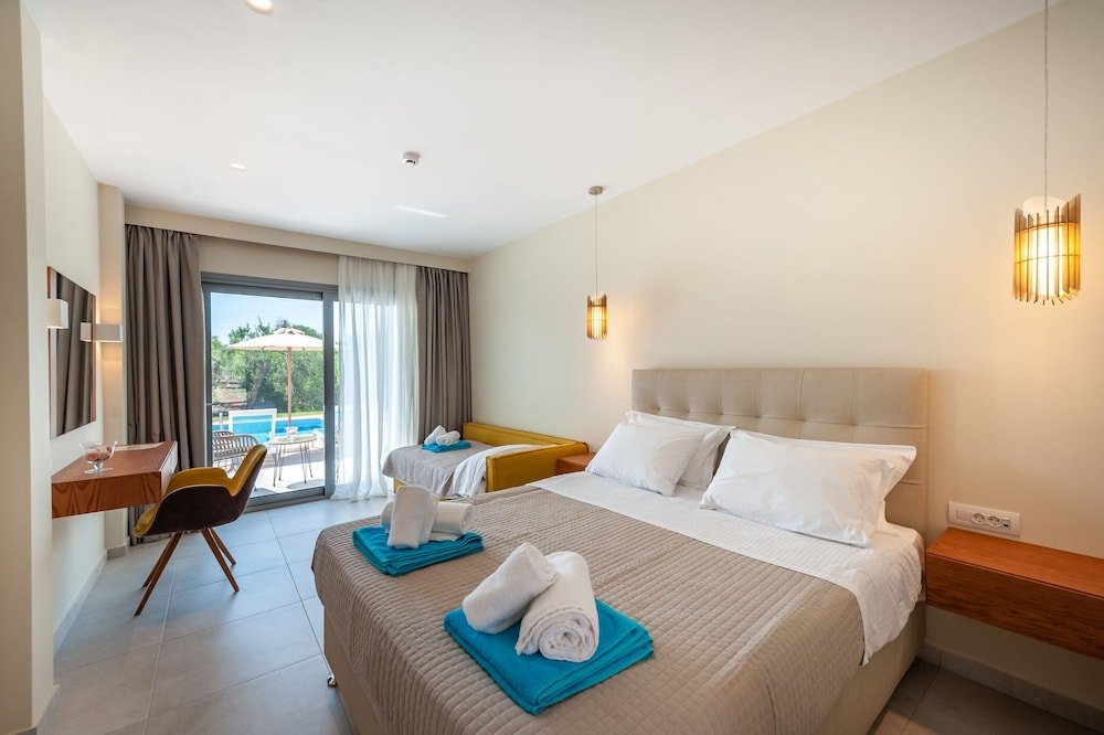 Premium Quadruple room with balcony Alonaki Resort