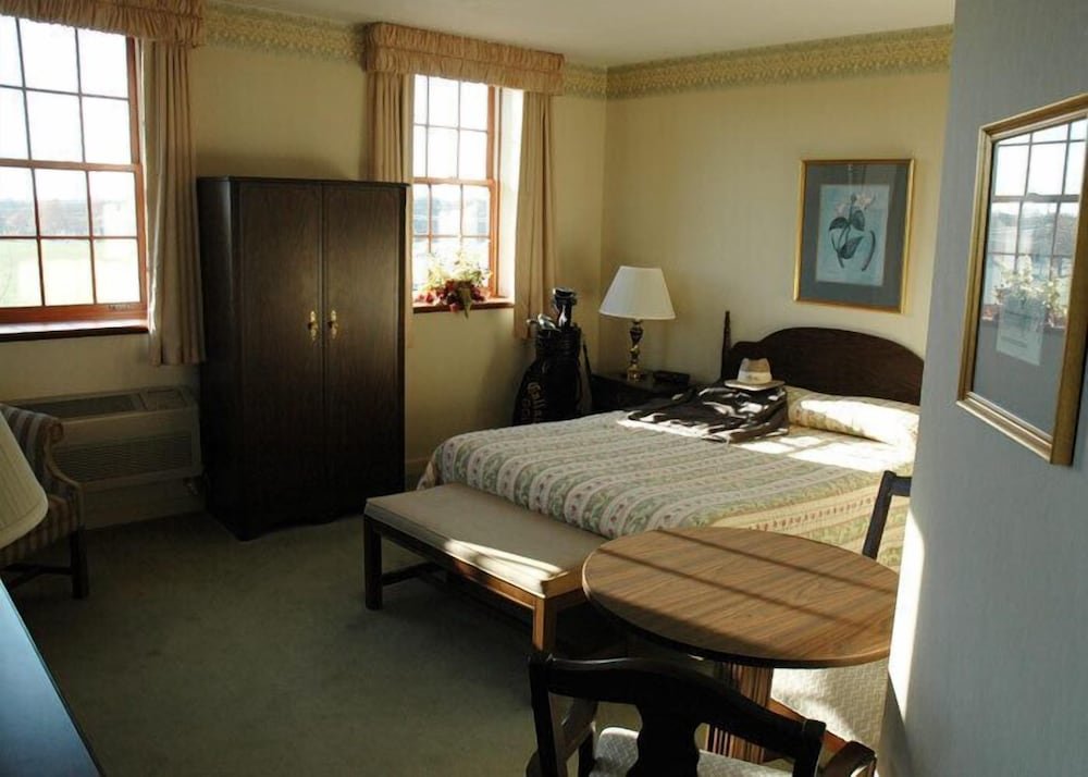 Deluxe Zimmer Guest Quarters at The Bridges Golf Club