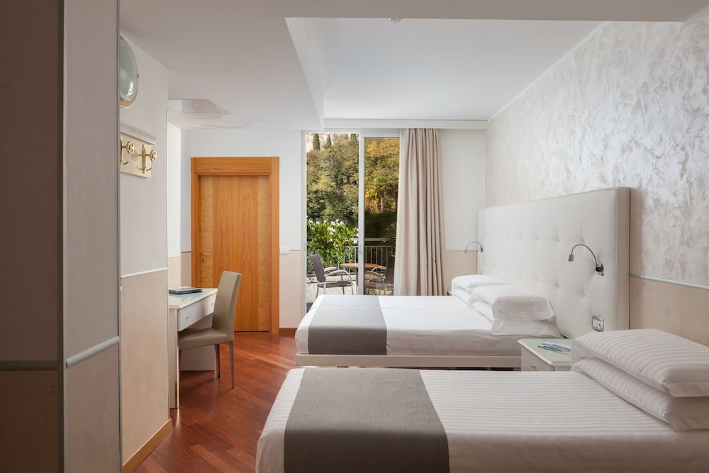 Économie triple chambre avec balcon Hotel Continental