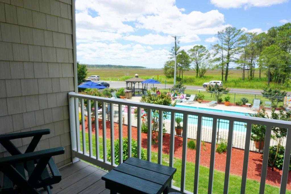 Standard Double room with pool view Best Western Chincoteague Island