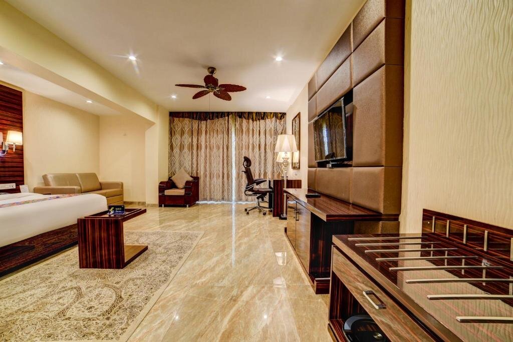 Suite FabHotel Prime Sarala Crown With Pool, Calangute Beach