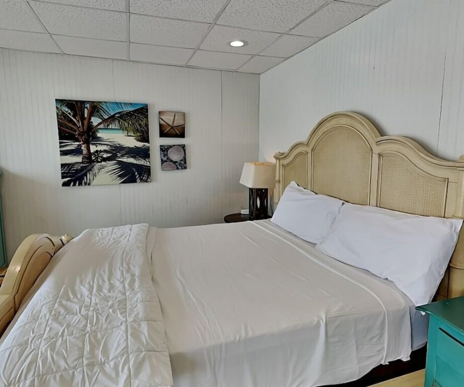Standard Double room with balcony and beachfront Continental Condominiums